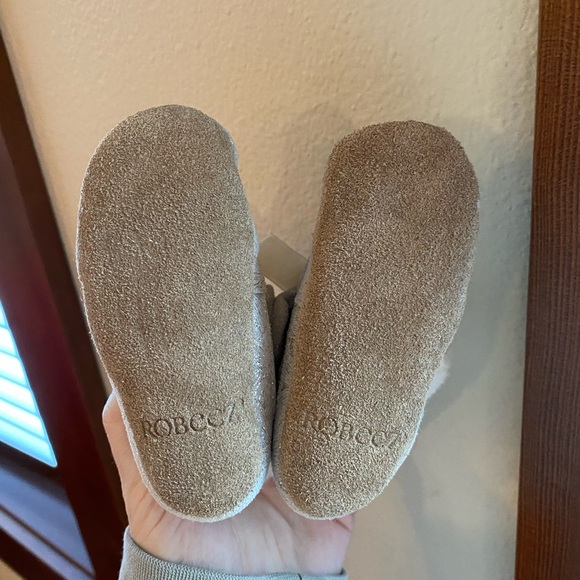 Robeez Willa Cozy Bootie Moccasins ❄️ - Picture 3 of 3